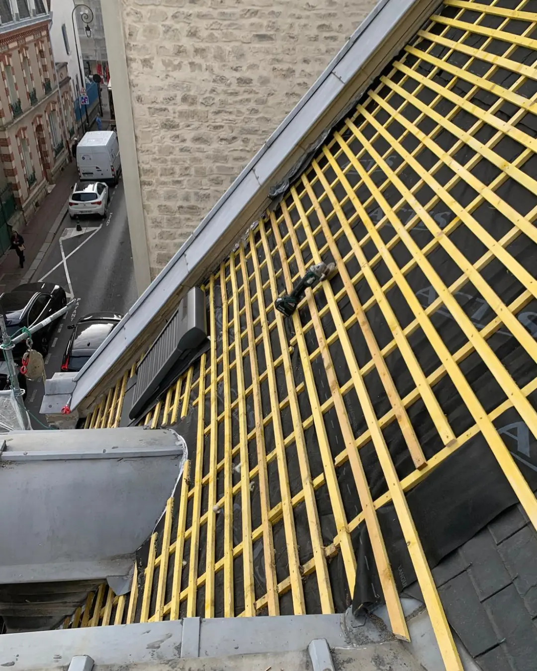 Pose du lattage lors d’une rénovation de toiture