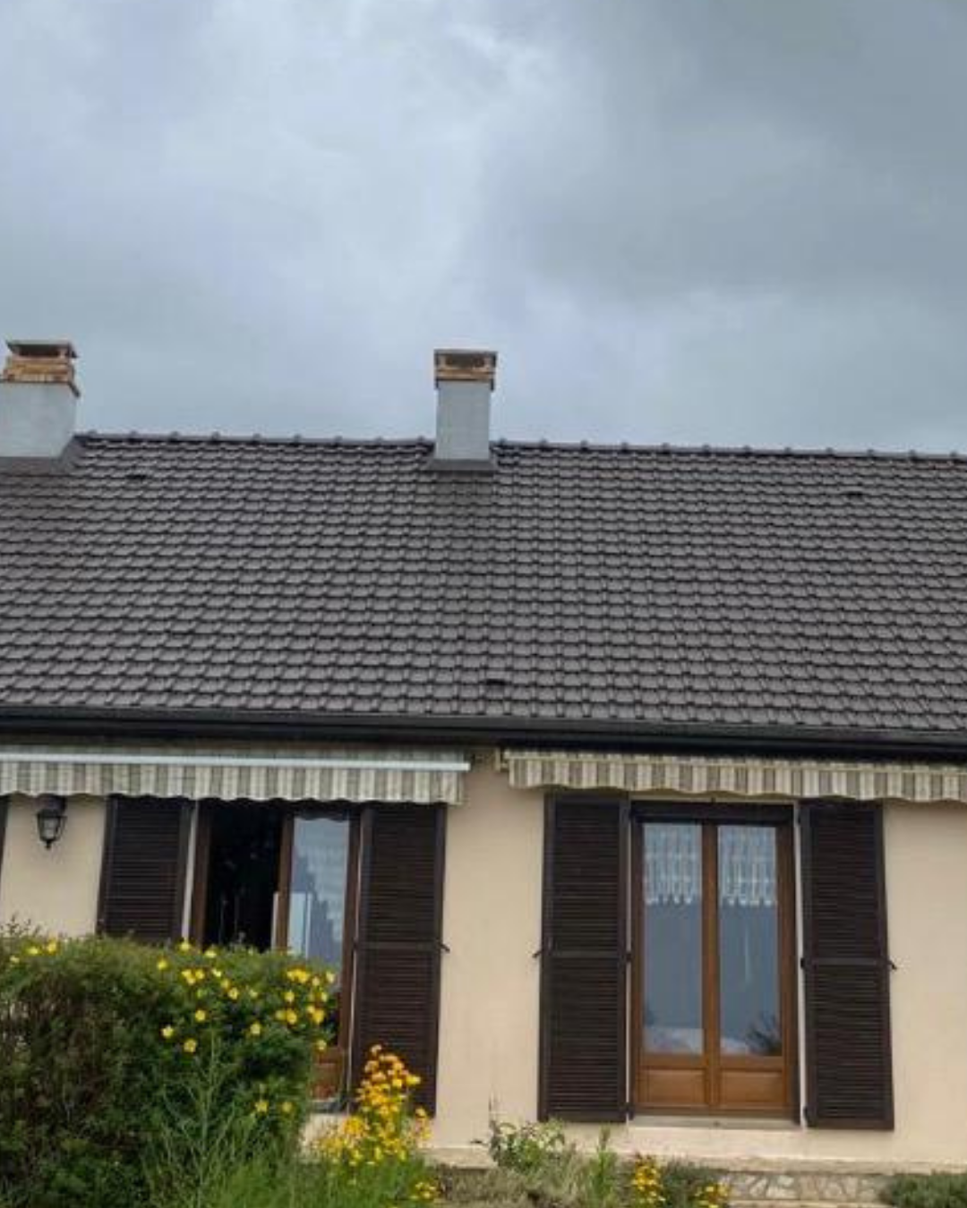Toiture nettoyée d’une maison